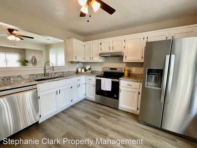 Building Photo - 5 br, 3.5 bath House - 1317 Beacons Reach ...