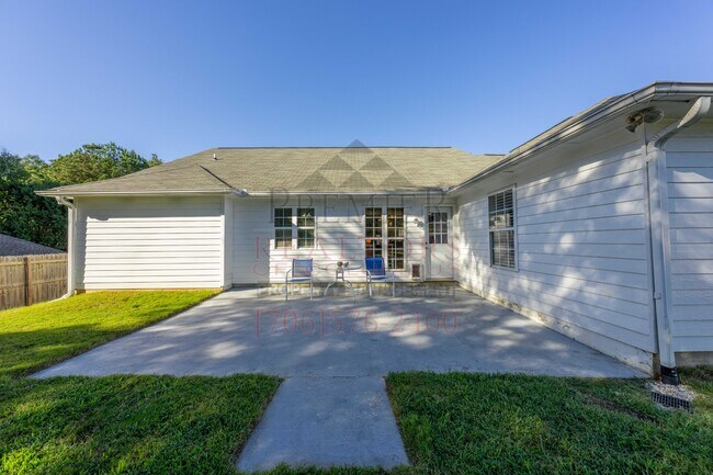 Building Photo - 393 Lee Rd 554