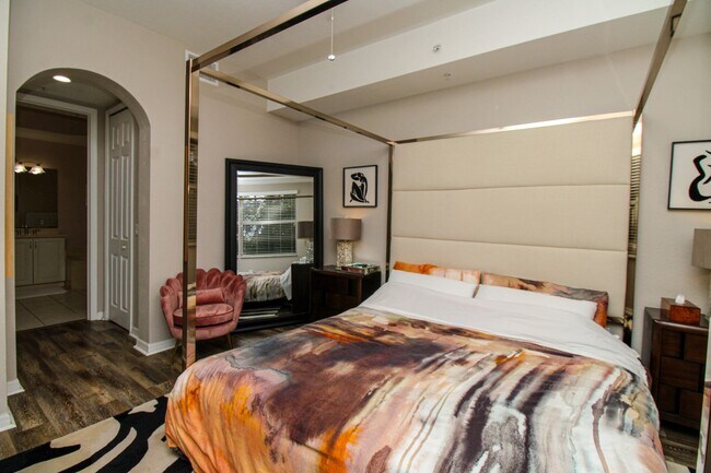 Building Photo - MARIPOSA ** SEASONAL (90 DAY MINIMUM STAY)...