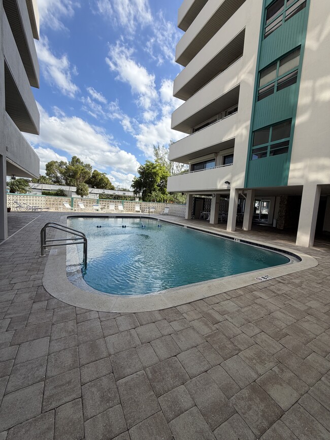 Building Photo - 4803 Sunset Ct