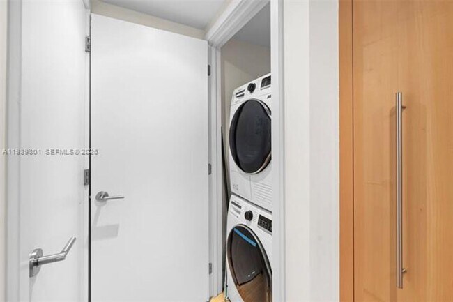 Building Photo - 6801 Collins Ave