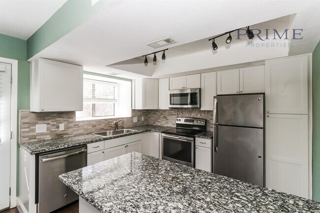 Building Photo - 8938 N Plaza