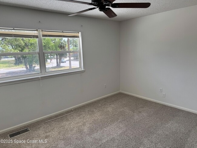 Building Photo - 4230 Mt Vernon Ave