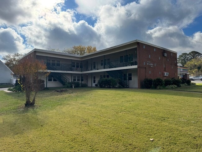 Primary Photo - 2004 W Broadway