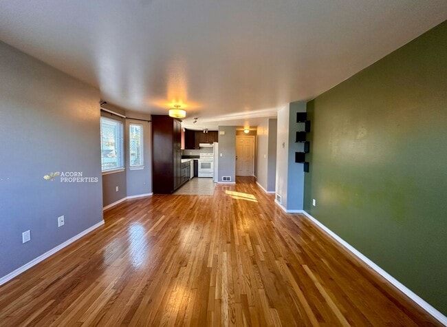 Building Photo - 537 NE Ellis Way