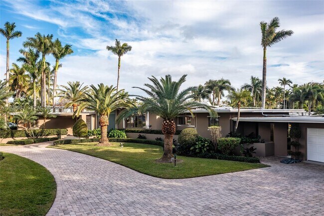 Building Photo - 950 S Southlake Dr