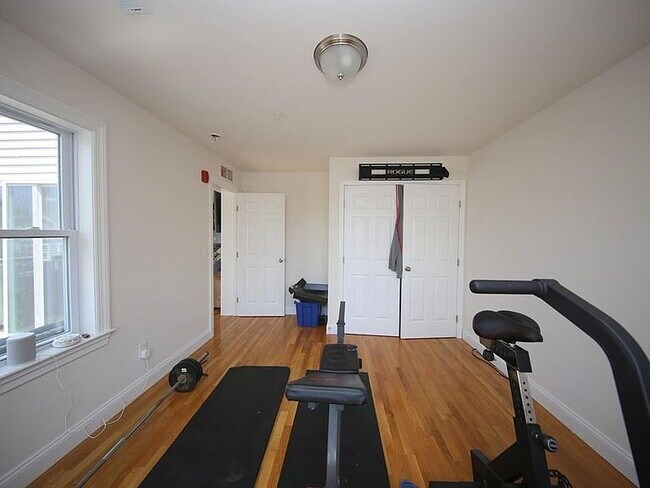 Building Photo - 10 Irma St