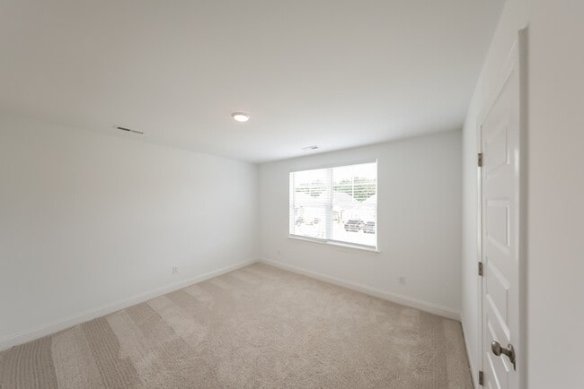 Building Photo - Modern 3-Bedroom Home in Crown Creek Village