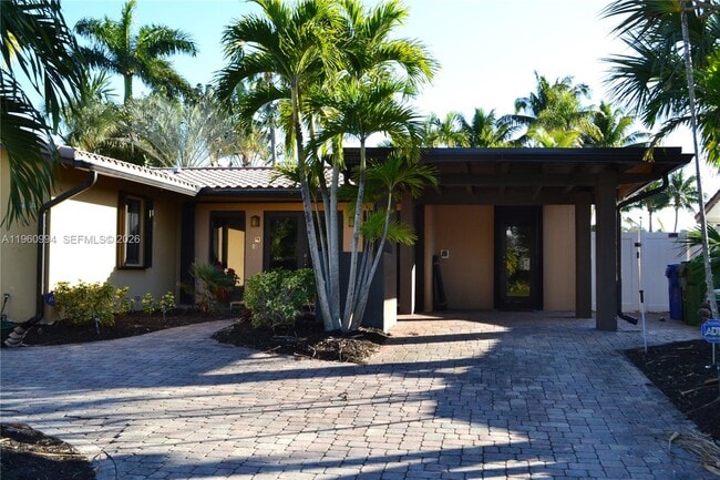 Building Photo - 1704 SW 5th Ct