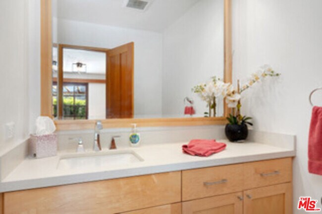 Building Photo - 5942 Paseo Cyn Dr