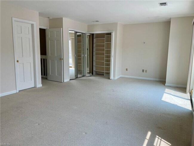 Building Photo - 2402 Whaler Ct