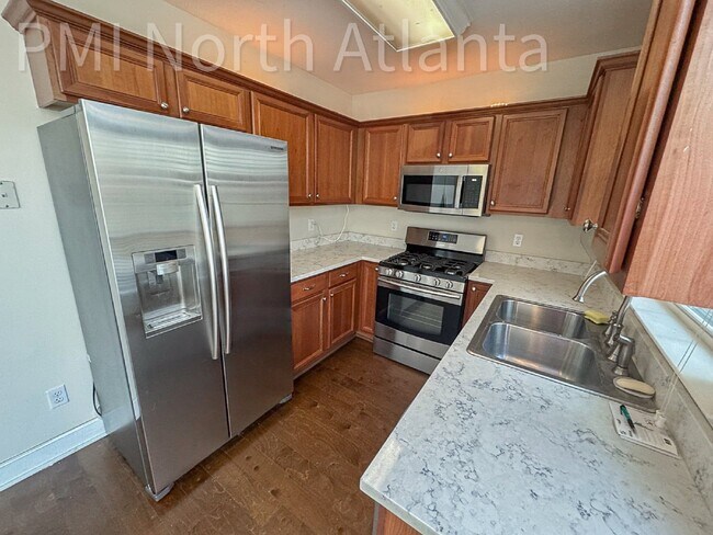 Building Photo - Easy Living in the Heart of Sandy Springs