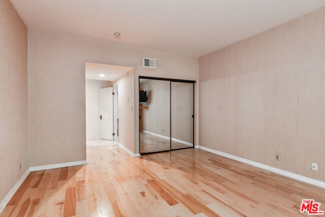 Building Photo - 11755 Montana Ave