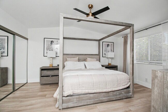 Building Photo - 6744 Via Regina