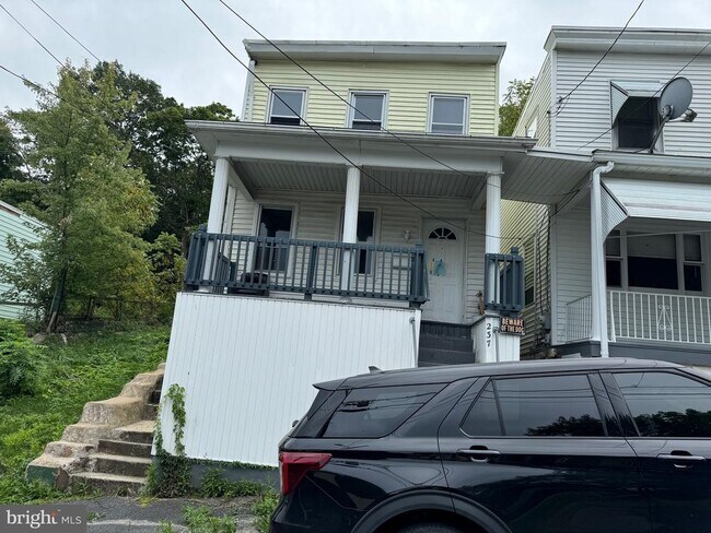 Building Photo - 237 Pierce St