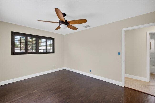 Building Photo - 1460 NE 57th Ct