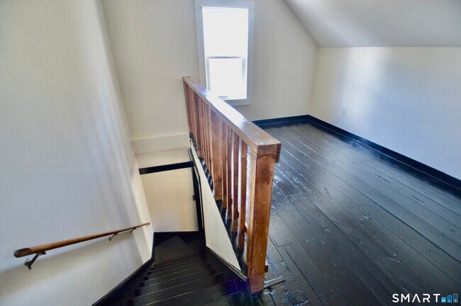 Building Photo - 48 Riverview Pl