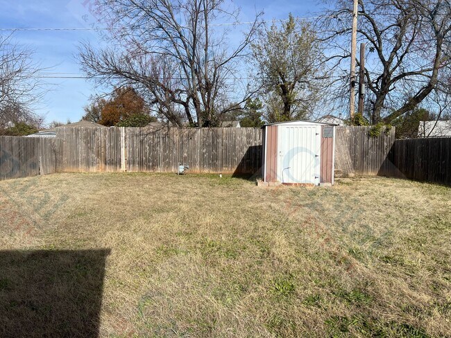 Building Photo - Cozy 2 Bedroom