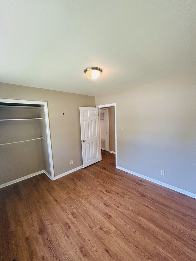 Building Photo - Charming 3-Bedroom Ranch in Prime Location!