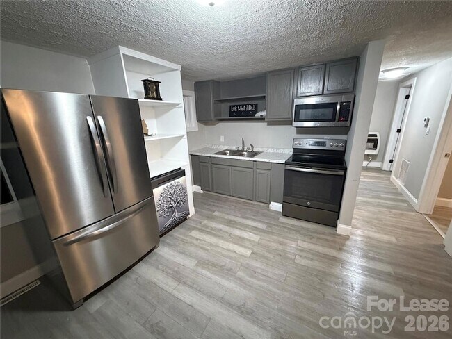 Building Photo - 209 Brookview Rd