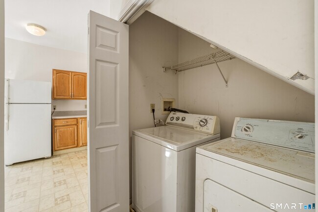 Building Photo - 105 William St