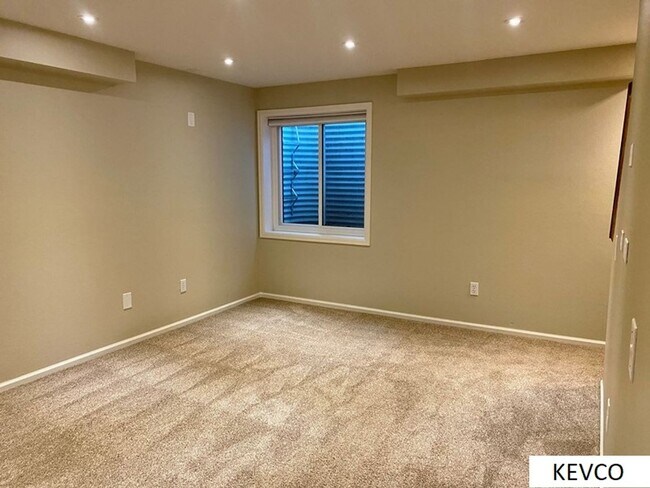 Building Photo - Awesome Patio Home!