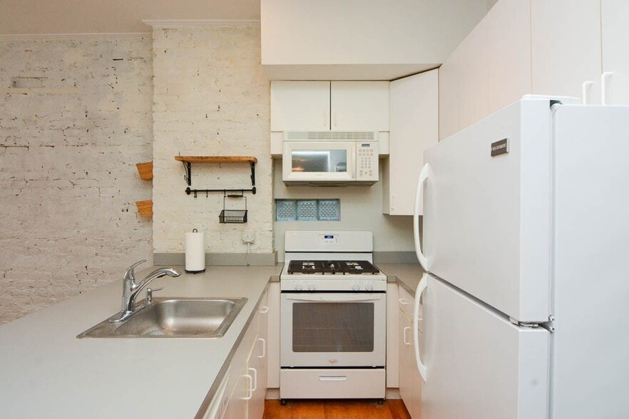 Building Photo - 1129 N Winchester Ave