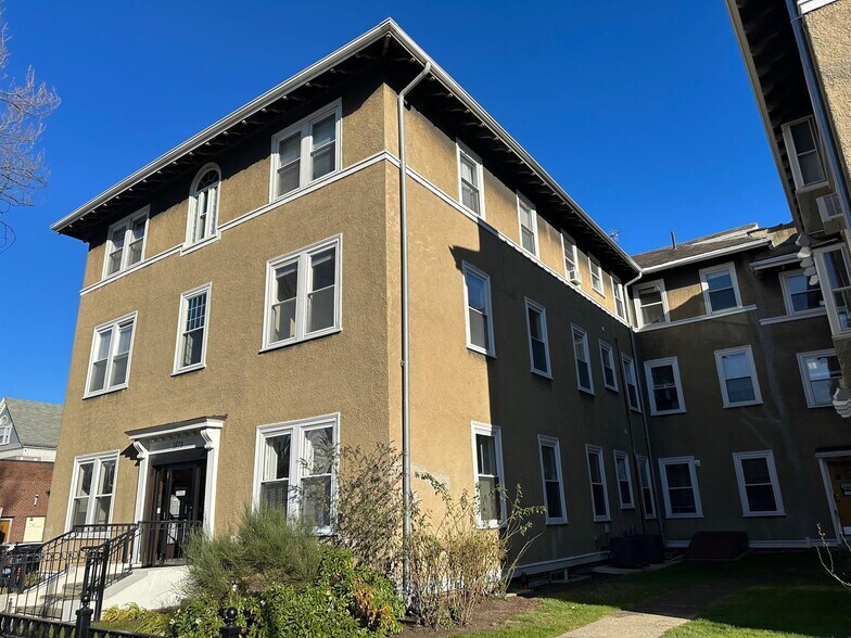 Building Photo - 2 Sacramento St