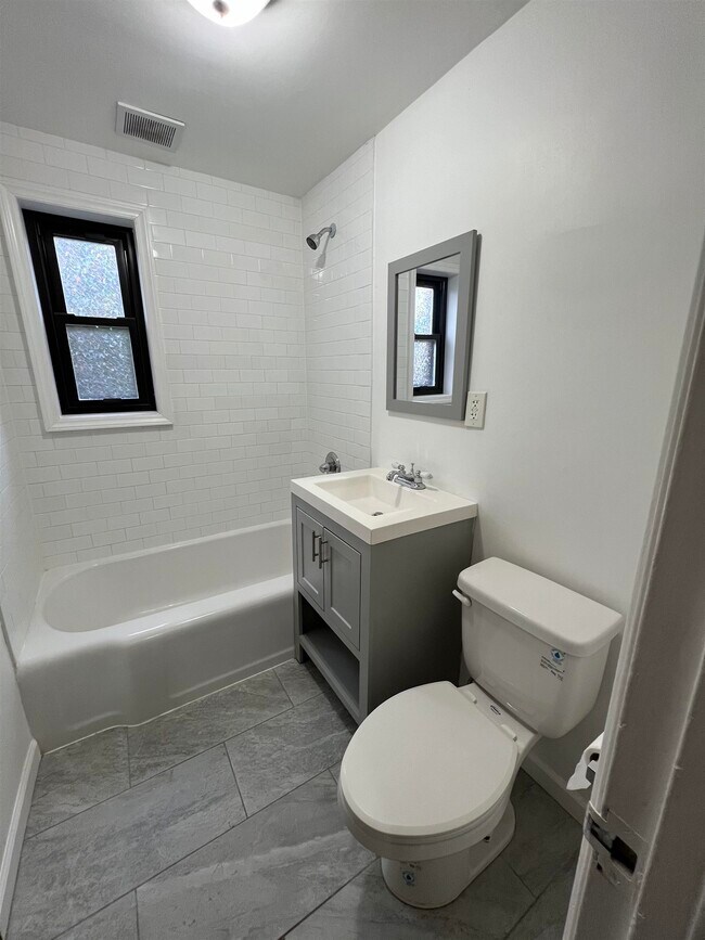 Building Photo - 204 North St