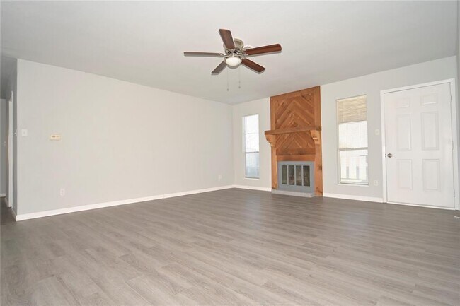 Building Photo - 112 Forestwood Dr