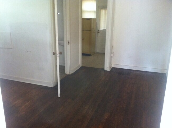 Building Photo - 1616 Clinch