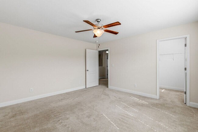 Building Photo - 5 Bedrooms in the heart of Summerfield!