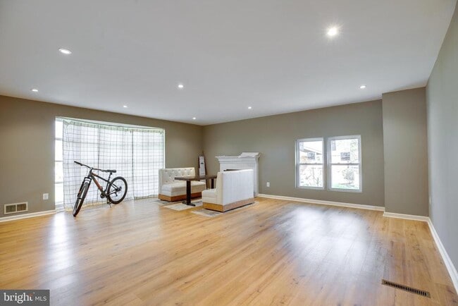 Building Photo - 3923 Forest Grove Dr