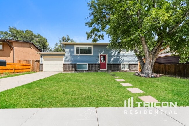 Building Photo - 1567 Southmoor Dr
