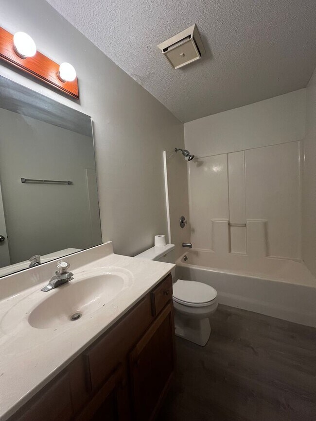 Building Photo - 2500-2502 Hollyhock Dr