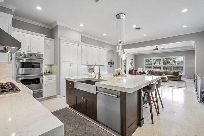 Building Photo - 17511 Cadena Dr