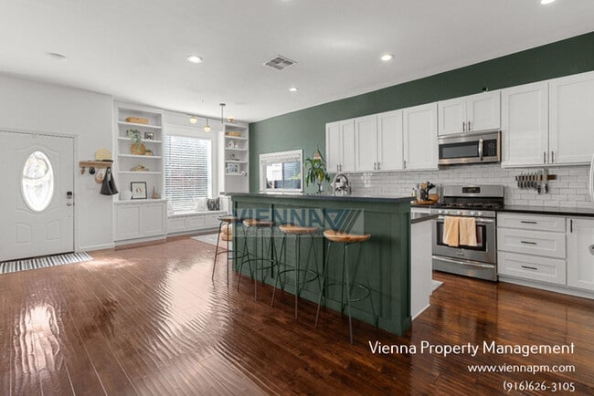 Building Photo - 108 Ash St