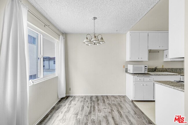 Building Photo - 1811 Parnell Ave