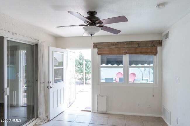 Building Photo - 153 Laguna Dr W