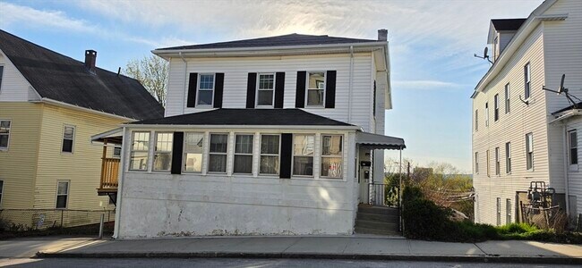 Building Photo - 14 Orient St