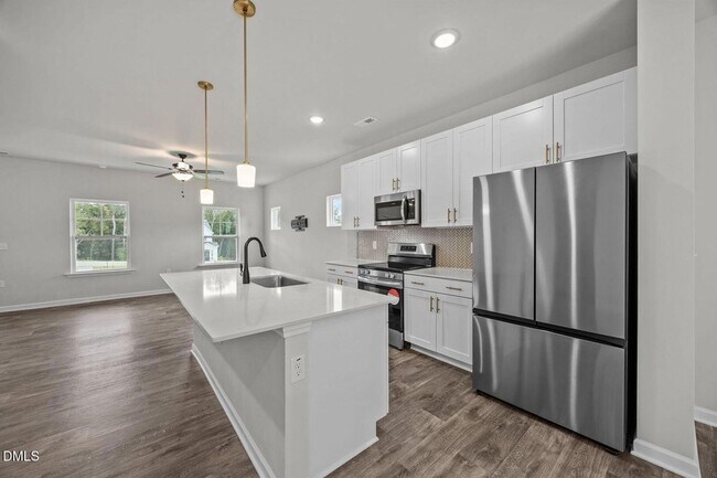 Building Photo - 200 Beacon Hl Rd