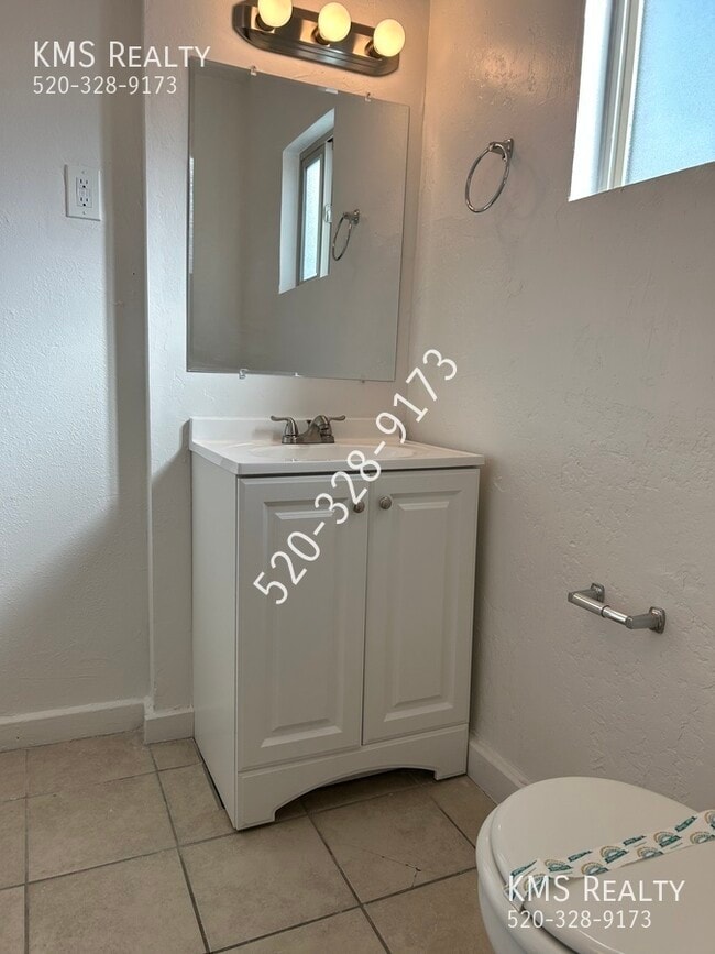 Building Photo - 2 Bed / 1Bath - OWNER/AGENT