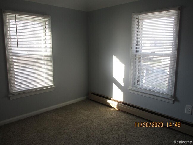 Building Photo - 160 Roehrig St