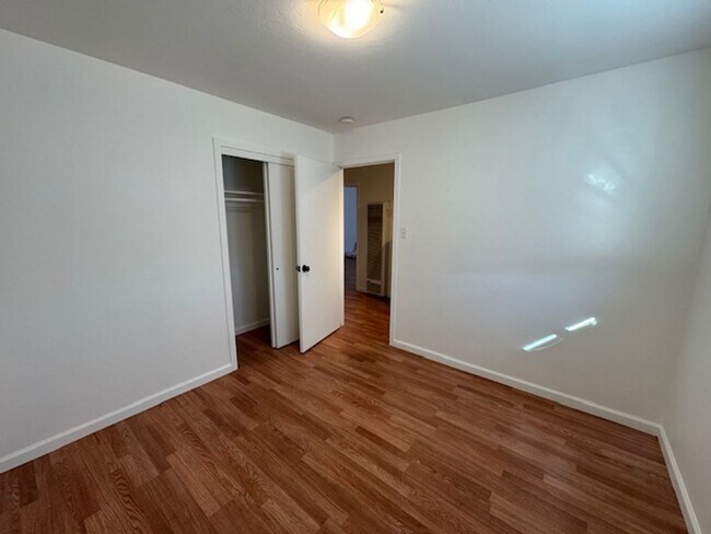 Building Photo - 1211 Mayette Ave