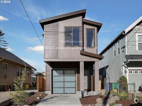 Building Photo - Charming Home in Highly Sought-After Piedm...