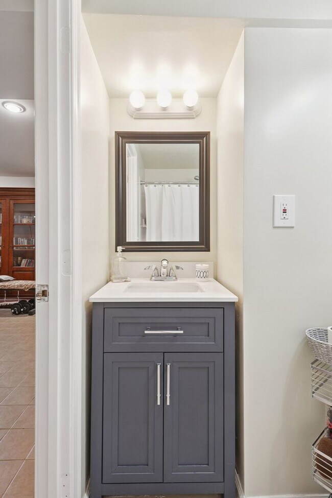 Building Photo - ocated in a sought-after community with to...