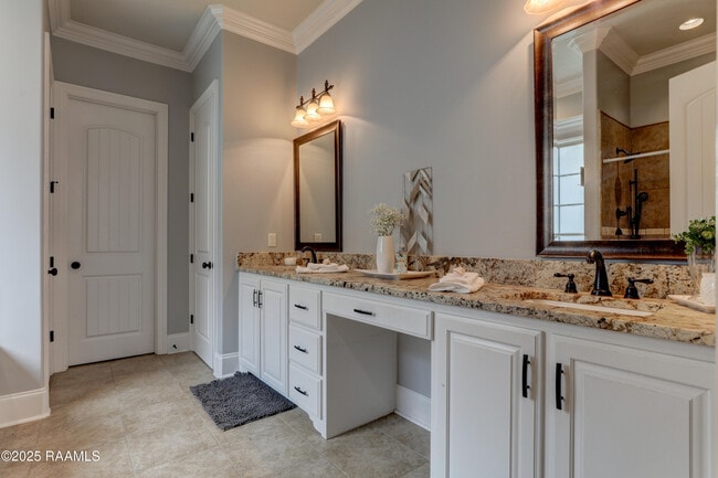 Building Photo - 505 N Montauban Dr