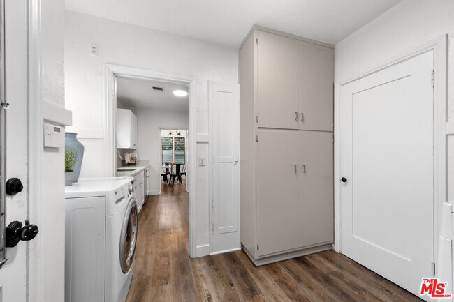 Building Photo - 205 S Hamel Dr