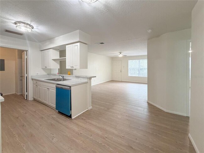 Building Photo - 36101 Deer Creek Dr