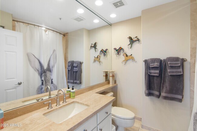 Building Photo - 126 W North Ln